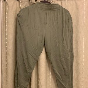 Green American Eagle lounger pants
